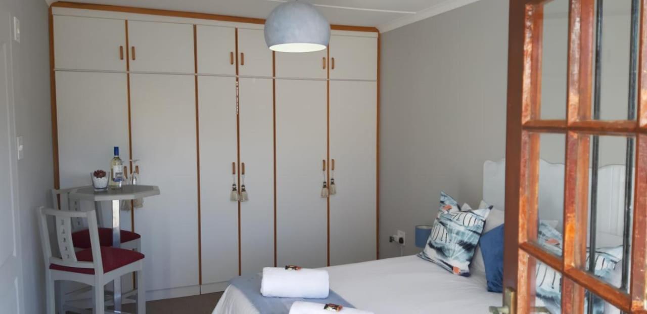 Shark Cove Little Cottage Kleinbaai Exterior photo